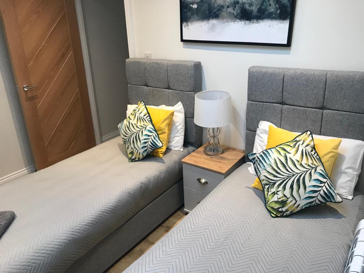 Heart Of Henley 1 & 2 Bedroom Apartments ภายนอก รูปภาพ
