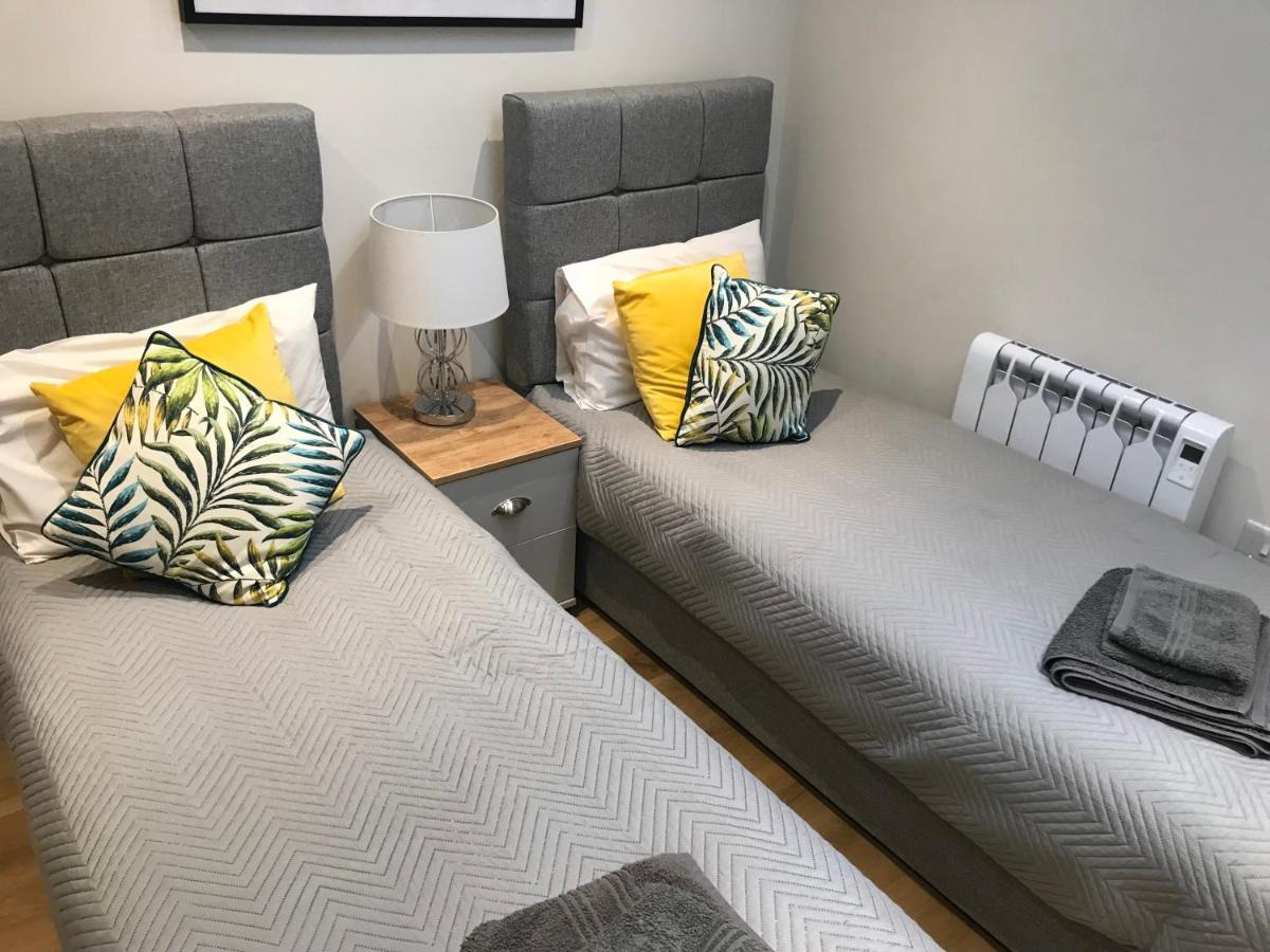 Heart Of Henley 1 & 2 Bedroom Apartments ภายนอก รูปภาพ